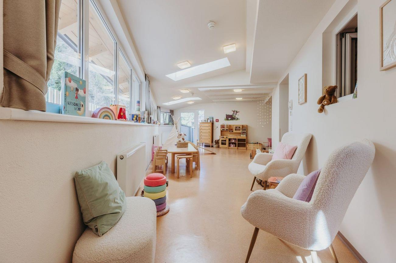Baby club for the care of babies and toddlers Own baby club, bright room with armchair and baby-friendly furnishings